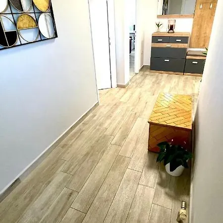 For 6 + Free Parking Place Appartement