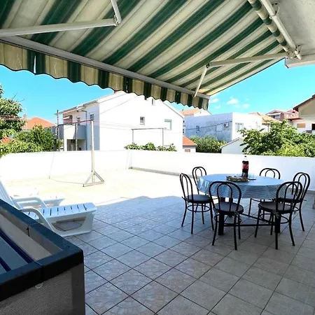 For 6 + Free Parking Place