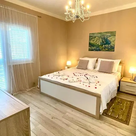 For 6 + Free Parking Place Задар