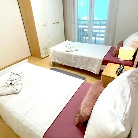 For 6 + Free Parking Place Appartement