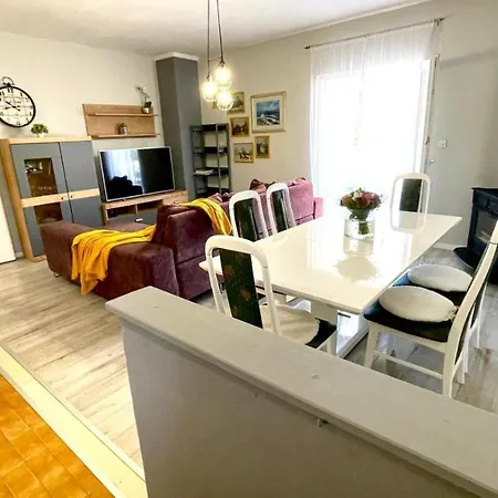 For 6 + Free Parking Place Апартаменти Задар