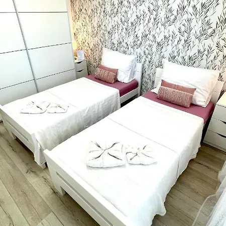 For 6 + Free Parking Place Apartamento Zadar