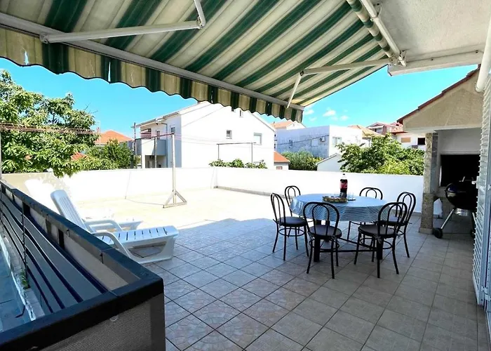 For 6 + Free Parking Place