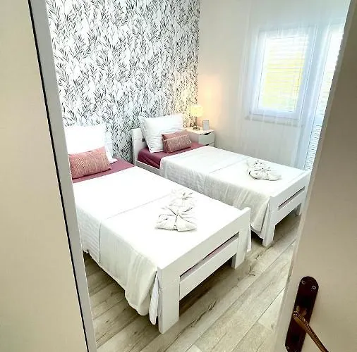 Apartamento For 6 + Free Parking Place Zadar