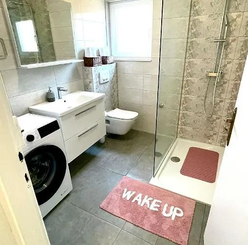 Apartamento For 6 + Free Parking Place Zadar